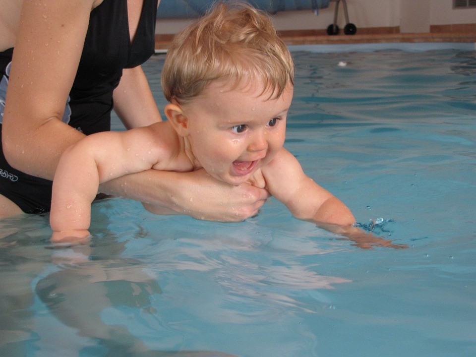 Matronatación o natación con bebés